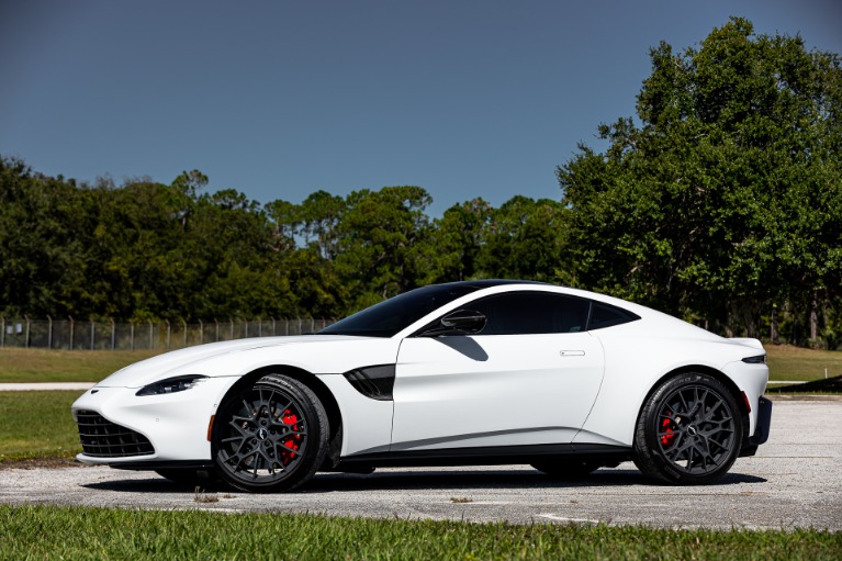 Used 2022 Aston Martin Vantage . for sale Sold at McLaren Orlando LLC in Winter Park FL 32789 2
