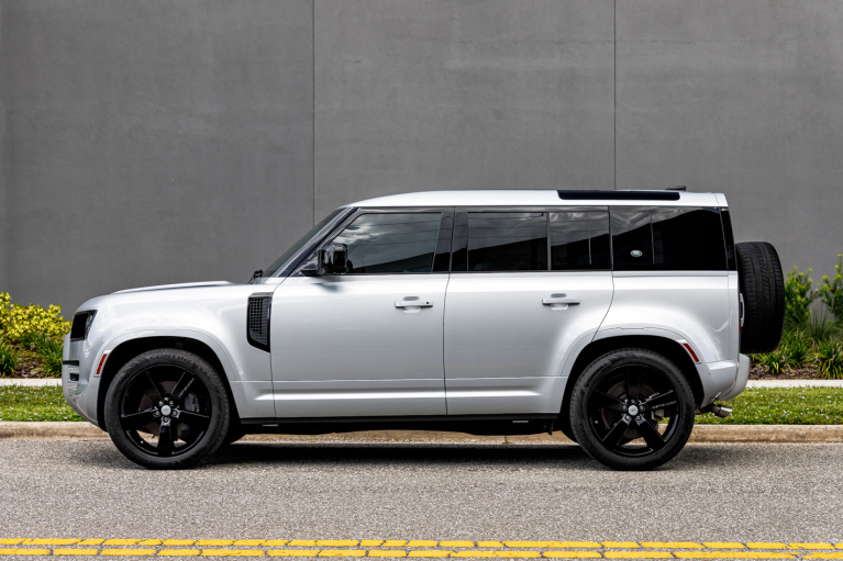 Used 2024 Land Rover Defender 110 V8 P500 SE for sale Sold at McLaren Orlando LLC in Winter Park FL 32789 2