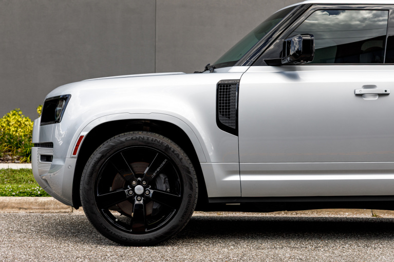 Used 2024 Land Rover Defender 110 V8 P500 SE for sale Sold at McLaren Orlando LLC in Winter Park FL 32789 3